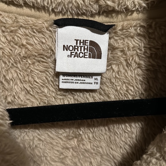 Women’s Size XL Tan Fuzzy North Face Vest - Picture 3 of 3